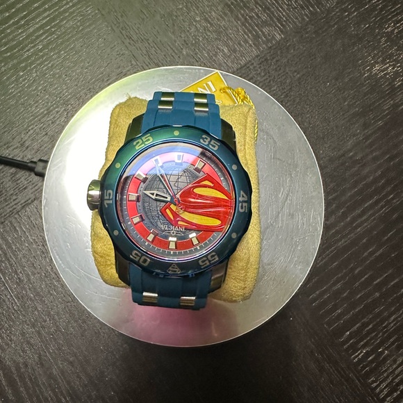 NWT Superman Invicta Watch with hard case and gift box - Picture 11 of 16